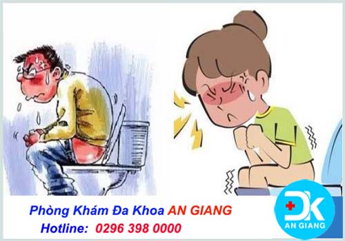 Phân lẫn máu tươi cảnh báo bệnh gì? Có nguy hiểm không?