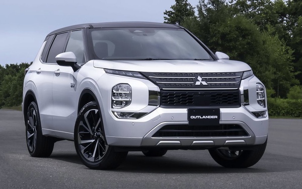 Mitsubishi Outlander 2023: Giá cả hợp lý, trang bị động cơ hiện đại