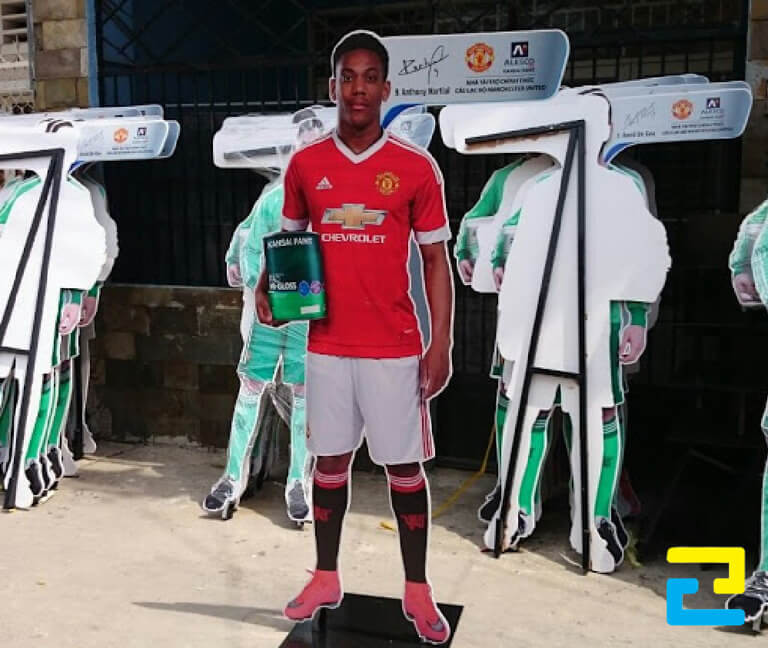 Báo Giá In Standee Hình Người Quảng Cáo Chất Lượng Sắc Nét