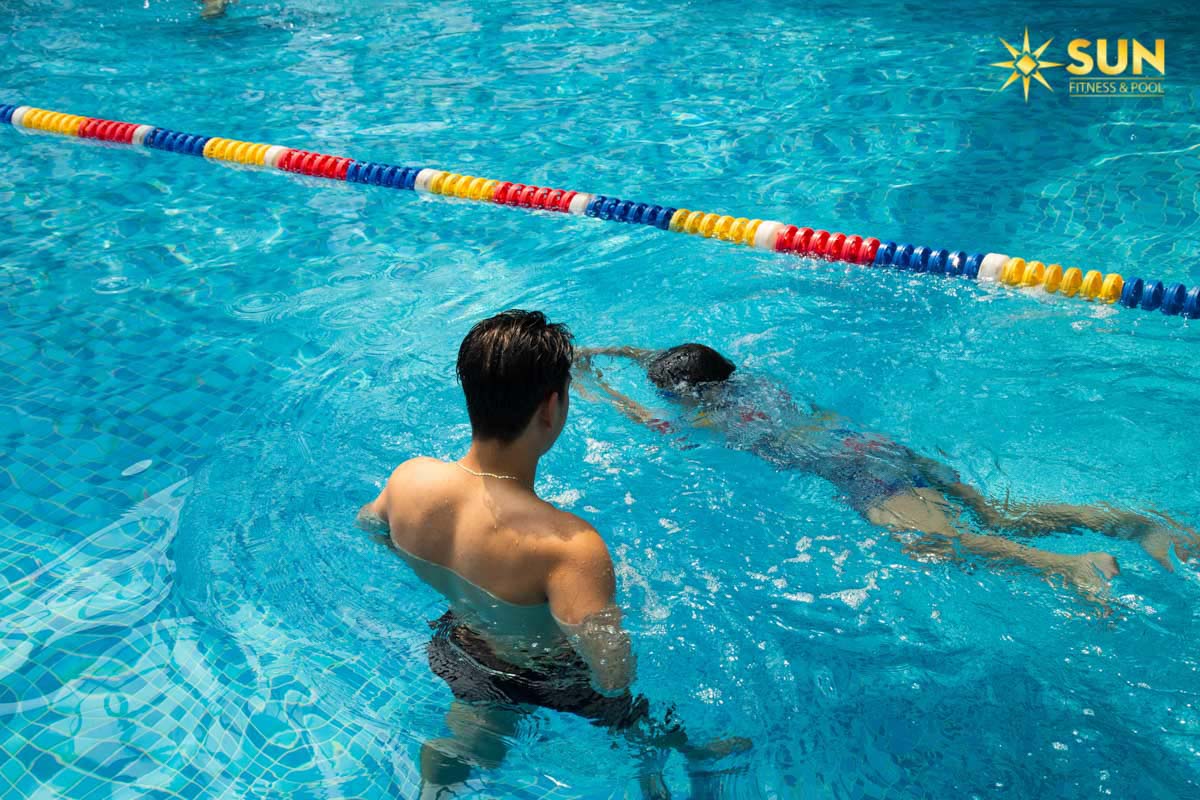 Thời điểm thích hợp cho trẻ học bơi dễ dàng thành công