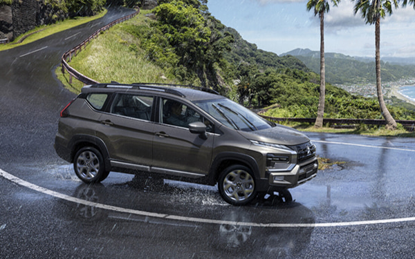 Khám phá mẫu xe Mitsubishi Xpander màu nâu đẹp từ mọi góc nhìn