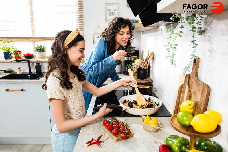 So sánh điểm khác biệt giữa bếp từ 2 vùng nấu và 3 vùng nấu - Fagor