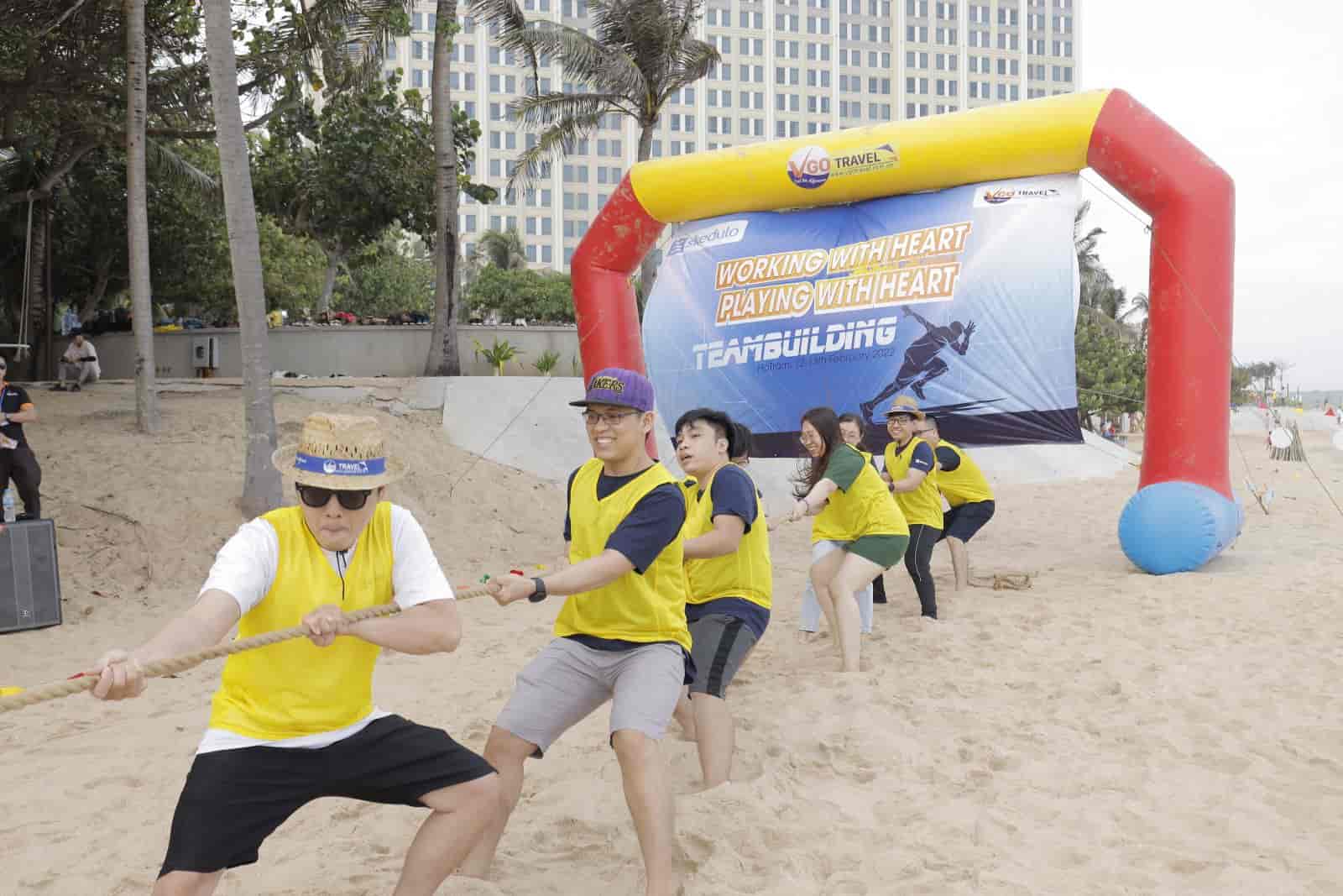 Top 15 trò chơi team building bãi biển không bao giờ nhàm chán