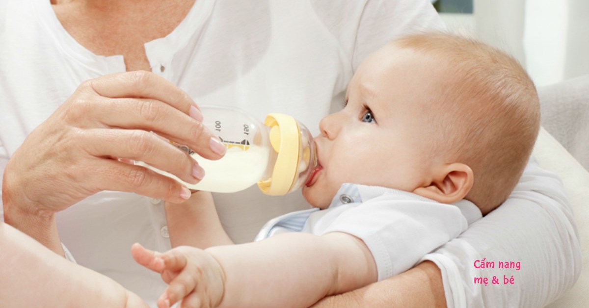 Khi nào cần thay size núm bình sữa là tốt nhất? Các dấu hiện nhận biết