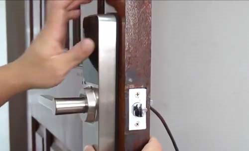 Thay khóa cửa thông minh tại nhà ở Hà Nội 24/7 | Tuấn Thịnh