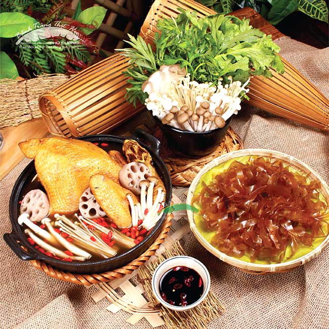 Lẩu Gà tiềm Ớt hiểm - Bánh tráng thịt heo Phú Cường