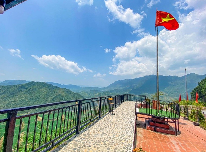 Khám phá cột cờ Mai Châu điểm check in siêu đẹp