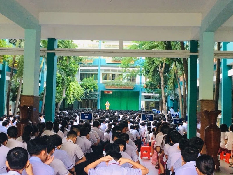 Học nội trú: Trẻ sẽ vì nỗi nhớ nhà mà học tập sa sút?