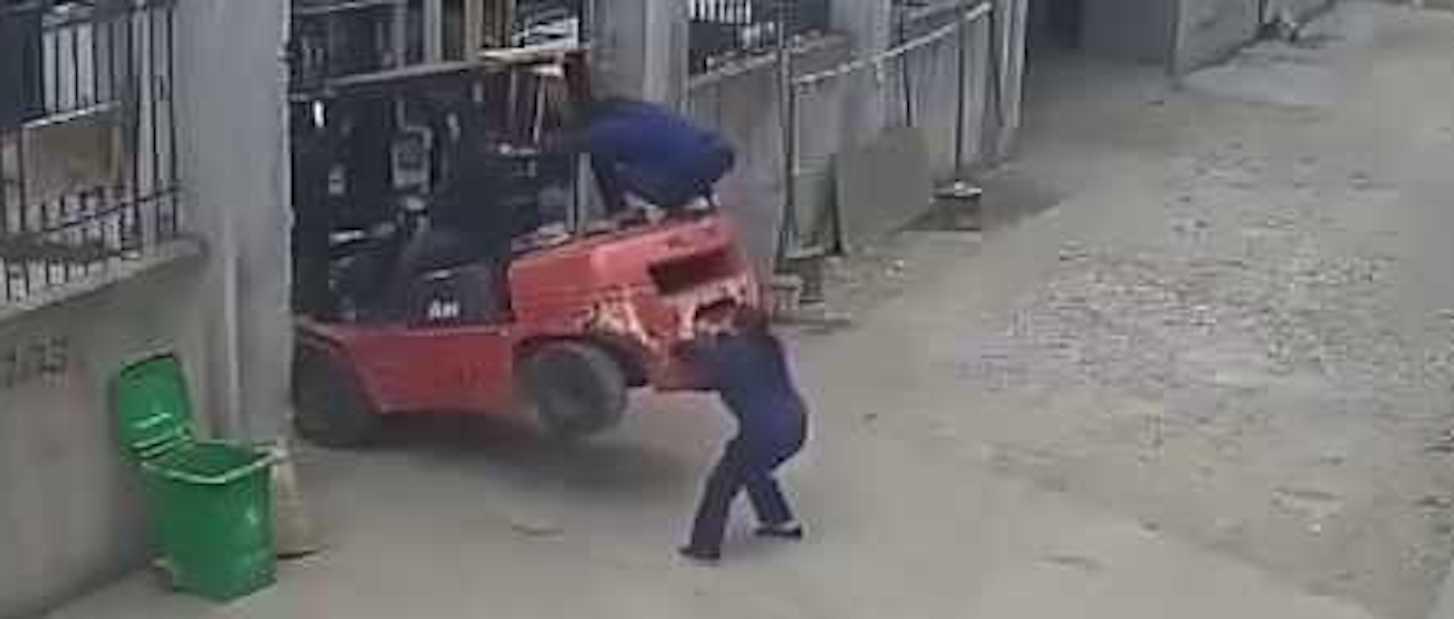 10 kinh nghiệm vận hành xe nâng an toàn 2022.