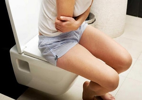 Đi tiểu buốt và ra máu khám ở đâu uy tín?