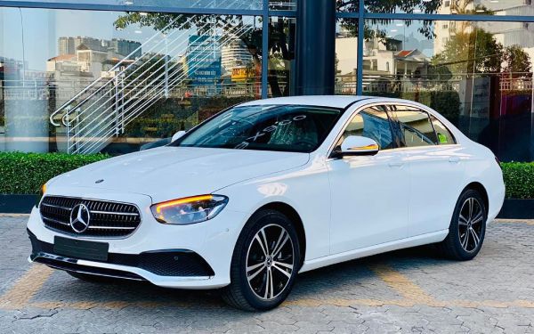 Mercedes-Benz E180 2023: Giá lăn bánh và khuyến mãi tháng 10/2022, màu sắc, đánh giá, thông số kỹ thuật