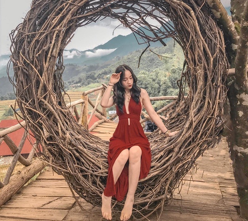 Bản Cát Cát cách thị trấn Sapa bao xa?