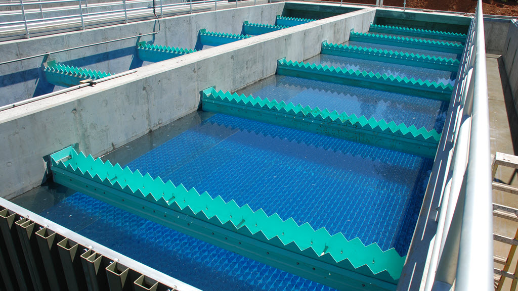 Tấm lắng lamen dùng trong bể lắng thế nào ?