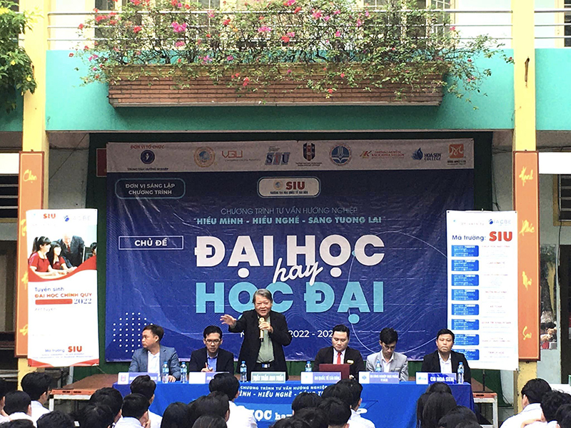 Học đại học có gì khác so với học phổ thông? - Trường THCS - THPT Tư thục Hồng Đức
