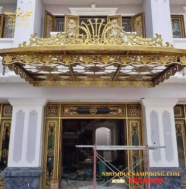 50 Mẫu mái kính, mái che hiên, mái che sân thượng nhôm đúc 2022