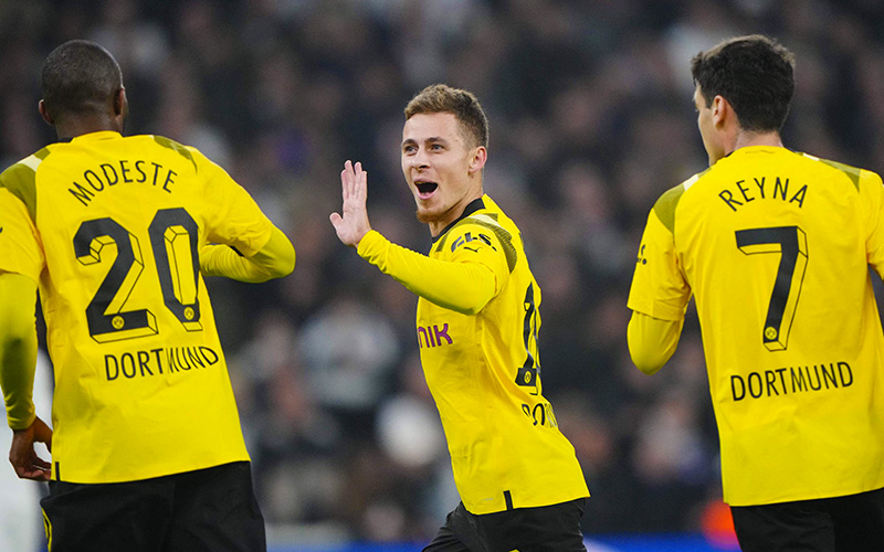 Soi kèo Gladbach vs Dortmund lúc 2h30 ngày 12/11/2022