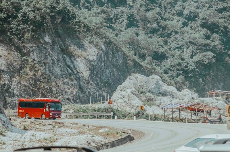 Khám phá vẻ đẹp của đèo Đá Trắng Hòa Bình chi tiết nhất 2022