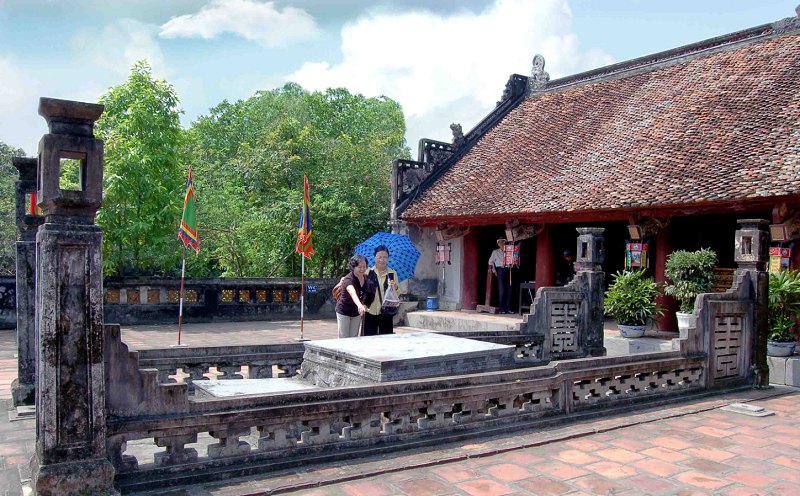 Tham quan đền vua Lê Đại Hành Ninh Bình