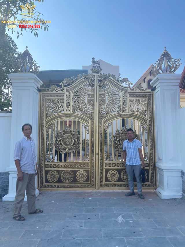 30+ Mẫu cổng nhôm đúc Buckingham nguy nga, sang trọng