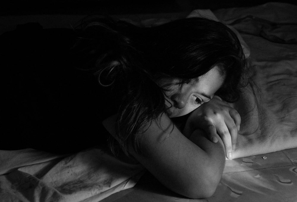 Nằm mơ thấy mình khóc điềm báo gì? Hên HAY Xui? Xem giải mã