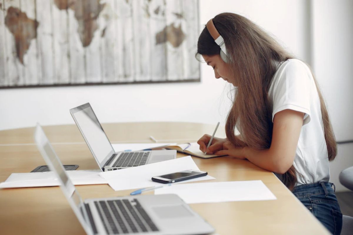 How Might Online Exams Enhance Students' Learning?