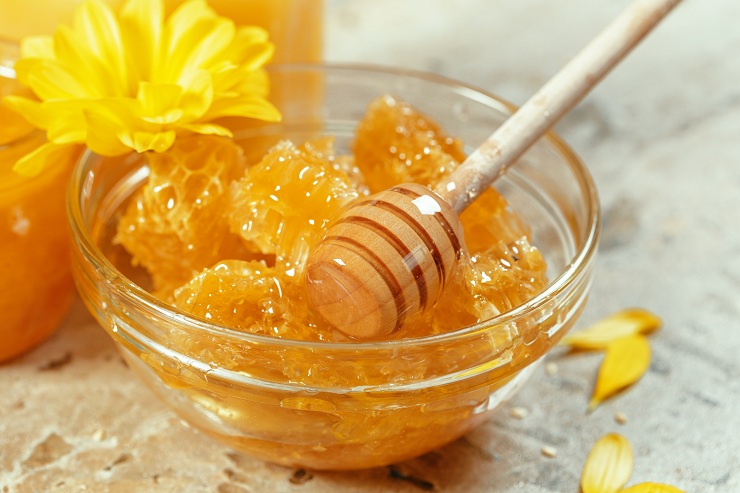 Tips dưỡng da từ mật ong tại nhà cực đơn giản