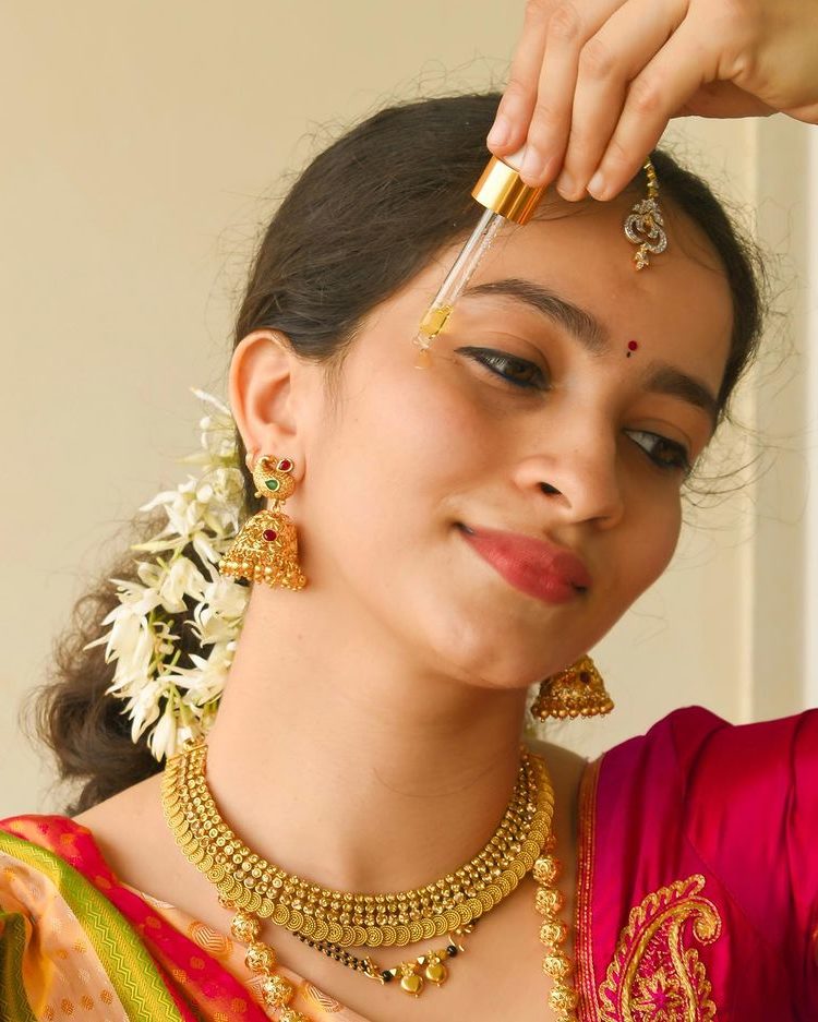 Kumkumadi Tailam Oil: Benefits & Ingredients  | Zupyak