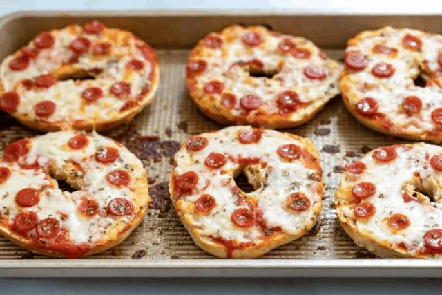 Recipe, how to make pizza bagels in the oven, microwave, air fryer