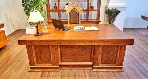 5 + mẫu bàn làm việc gỗ tự nhiên sang trọng, đẳng cấp 2022 - Chairking