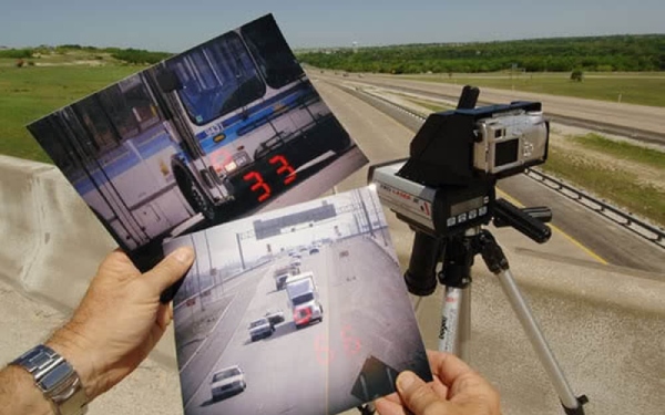 Bắn tốc độ là gì? Các kiểu máy bắn tốc độ thường gặp