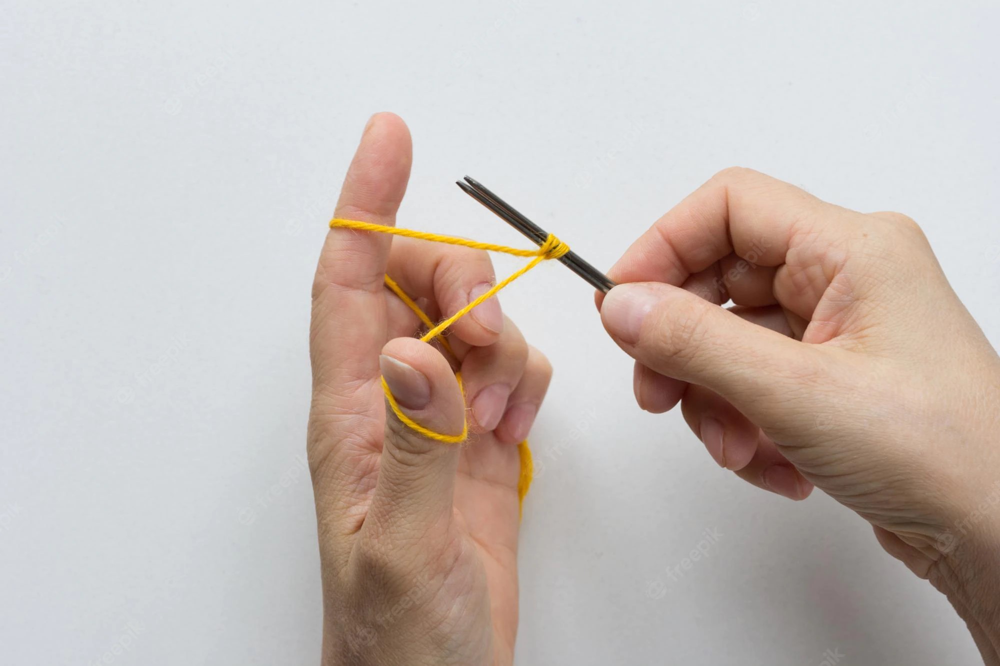 How to Long Tail Cast on Circular Knitting Needles | Zupyak