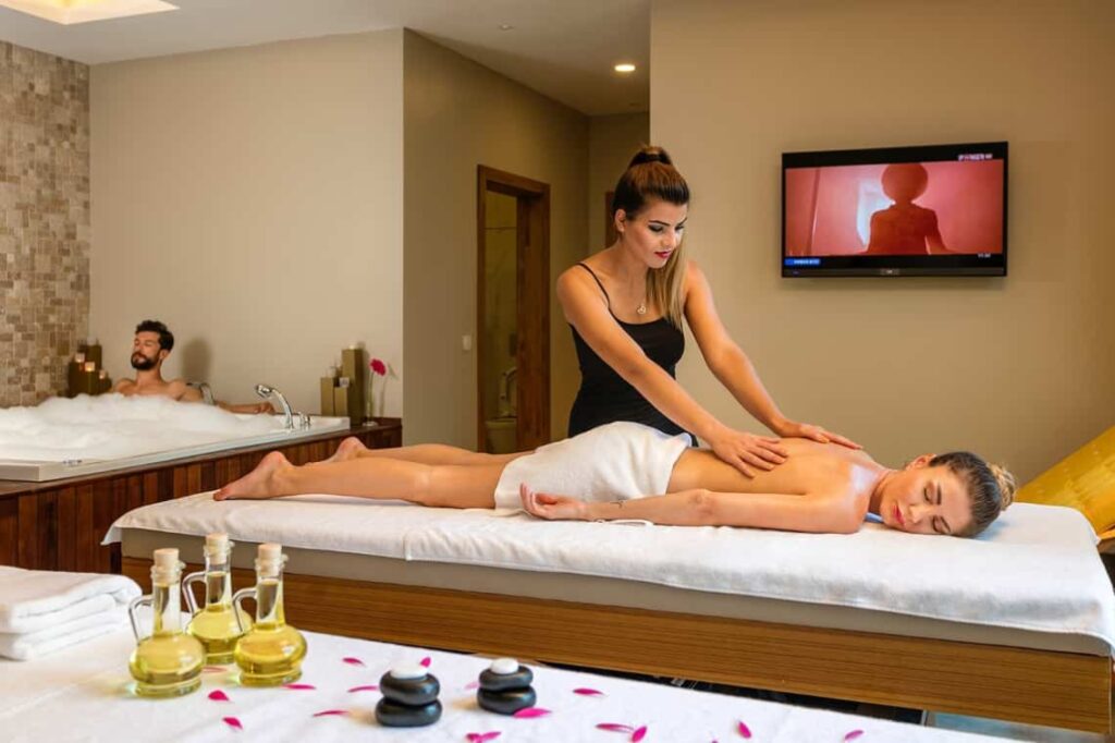 Spa in Manali | Full Body Massage in Manali | 8929673812