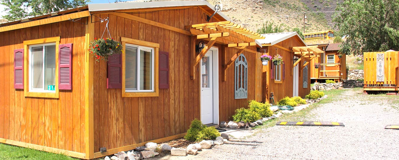 Best Hotels, Cabins, Winter Lodging in Yellowstone National Park, Cabin Rentals Gardiner, MT
