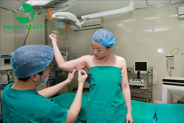 Hút mỡ bắp tay bao lâu lành - Thẩm mỹ Thu Cúc