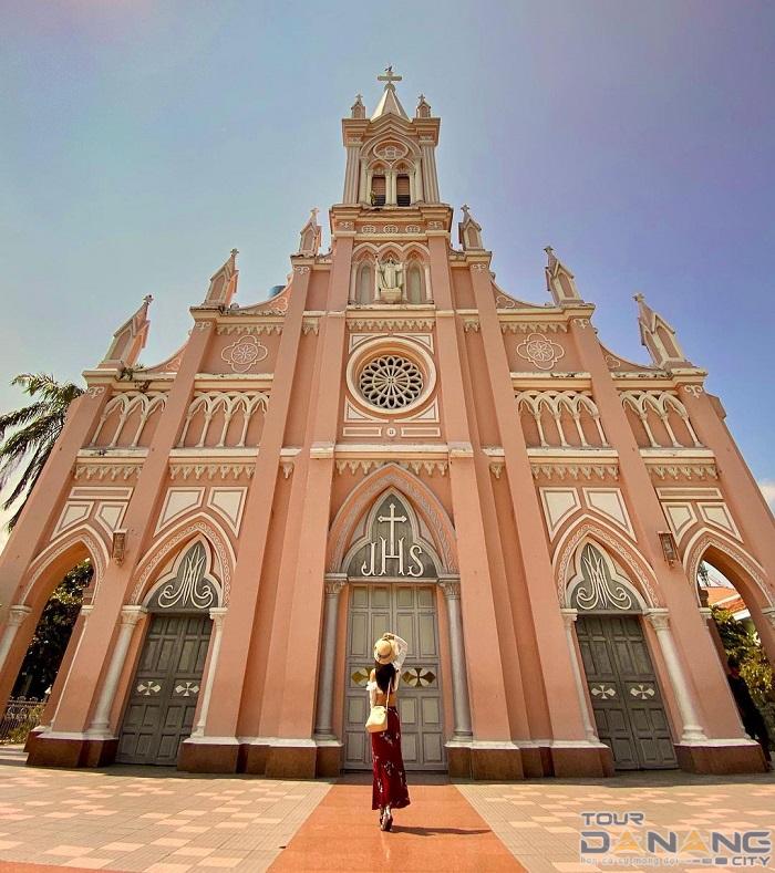 Nhà thờ Con Gà Đà Nẵng - Vẽ đẹp cổ kính giữa lòng Đà Thành