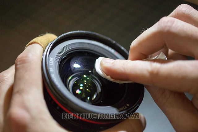 Lens máy ảnh bị mờ - Nguyên nhân và cách khắc phục