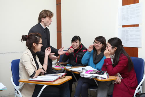 Important factors to help you learn English with foreigners effectively – eClass