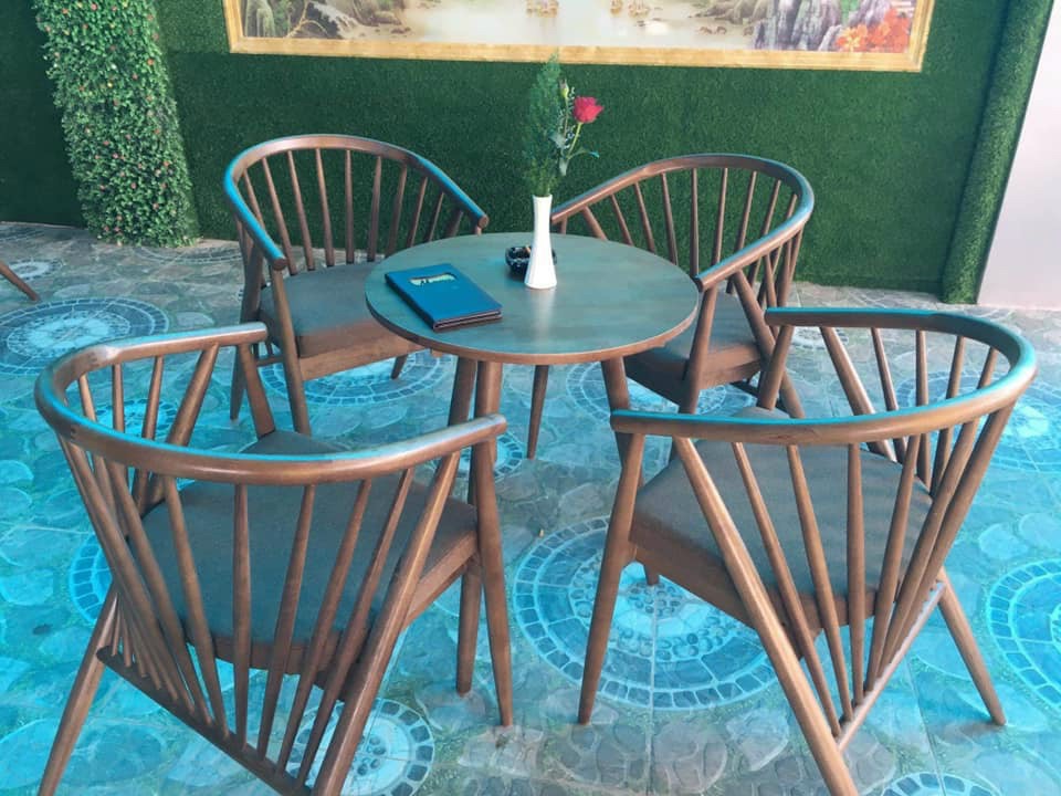 Bàn ghế gỗ cafe mini giá rẻ, bộ bàn ghế cafe gỗ Ngọc Quảng