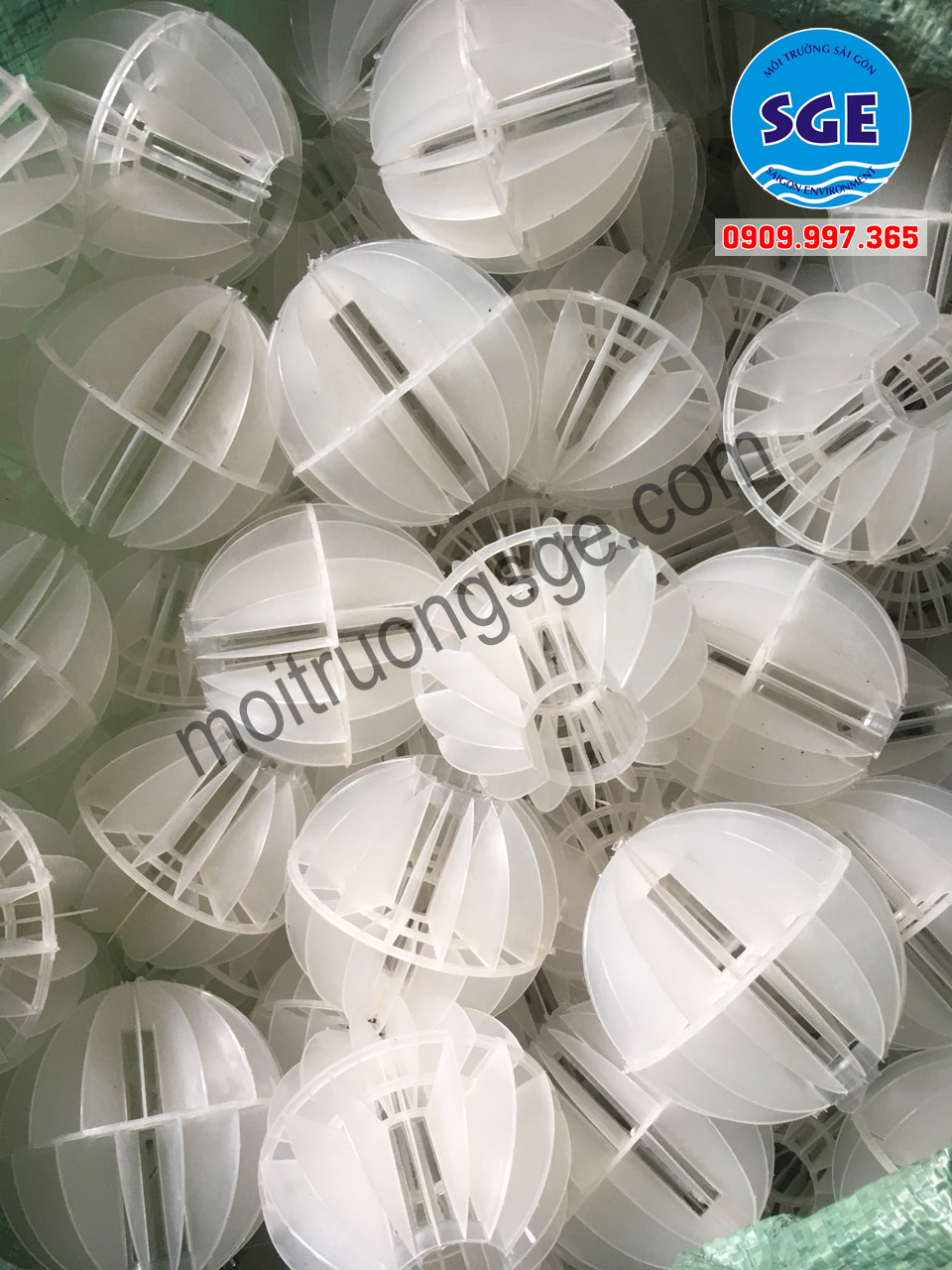 Review 2 sản phẩm giá thể vi sinh dạng cầu và dạng sợi