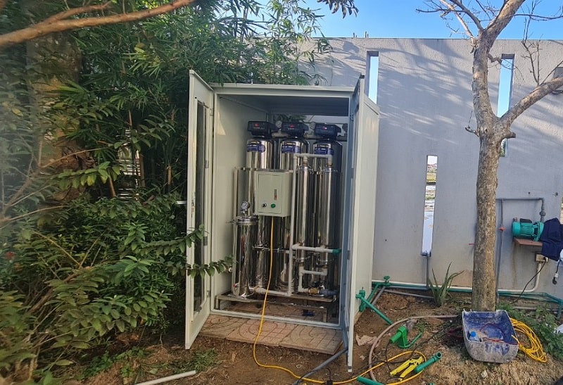 Lắp đặt máy lọc nước công nghiệp tủ máy công suất 1000L/H tại Hà Tĩnh