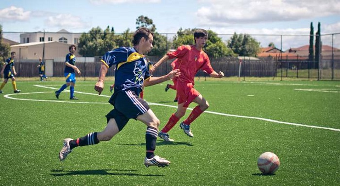 Chuyên gia hướng dẫn cách đá hậu vệ cánh sân 7 chuẩn nhất