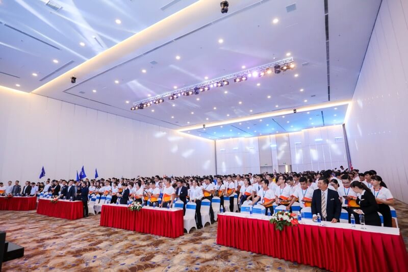 Cách chụp ảnh hội nghị đẹp【11 kinh nghiệm hữu ích】