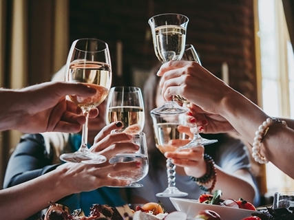 TOP 3 CÁCH LỌC RƯỢU TRONG VẮT MÀ ÍT TỐN KÉM