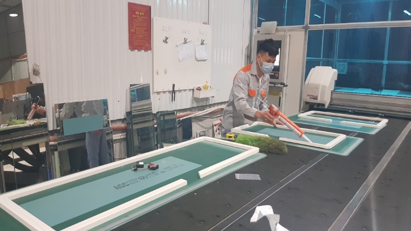 Báo giá cắt kính mặt bàn tại TpHCM | Trường Vinh