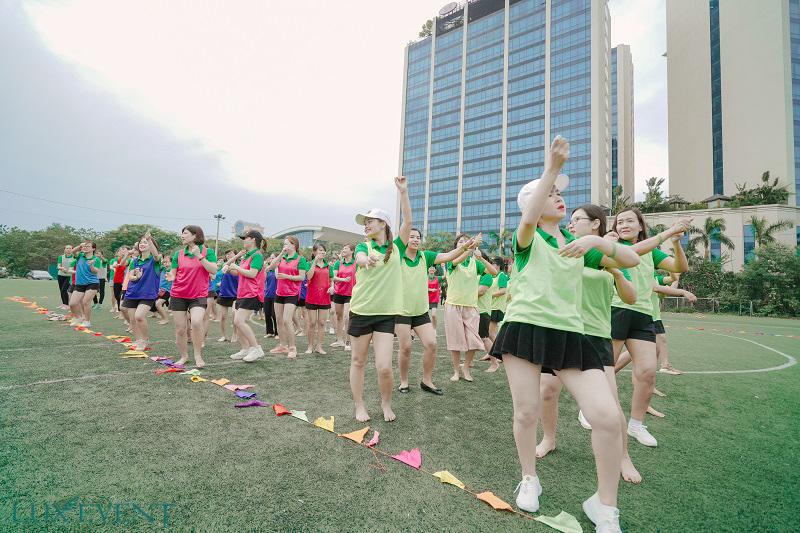 Top 10 trò chơi team building lửa trại hay nhất 2023