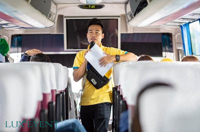 Top 10 trò chơi team building trên xe hay vui nhộn nhất