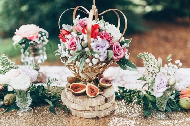 Gợi ý cách cắm hoa hồng để bàn ngày cưới độc đáo