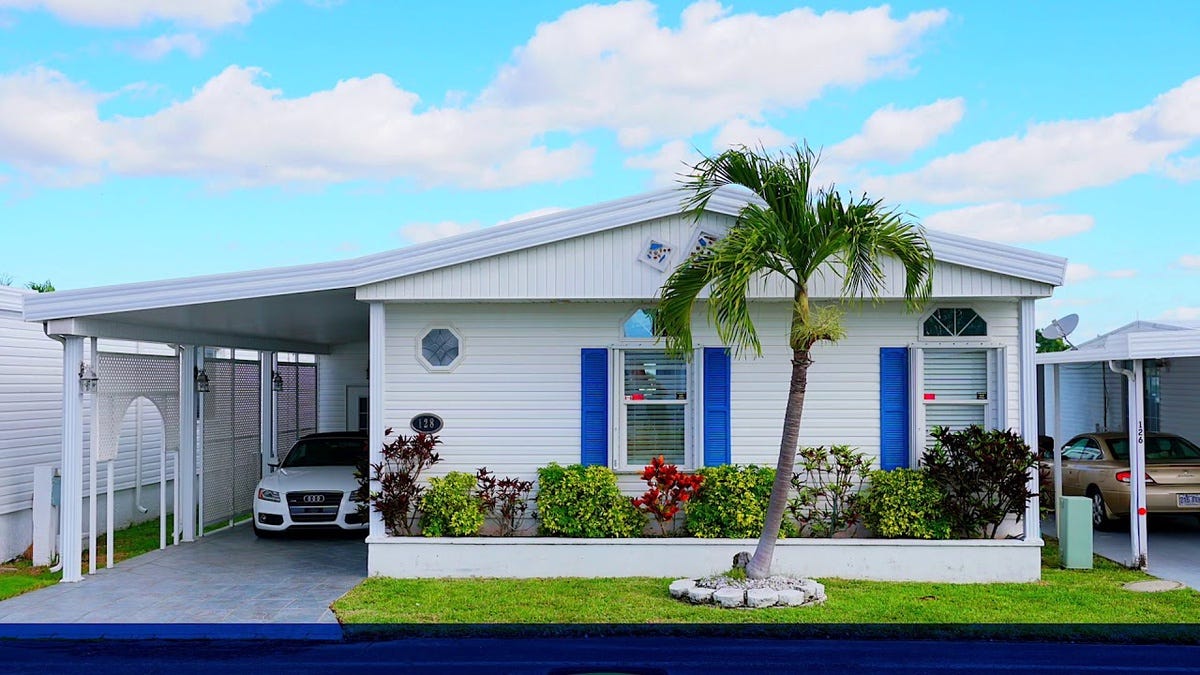Securing Your Mobile Homes: Exploring Roofing Services in Fort Myers, FL | by Angelinawatson | Dec, 2023 | Medium