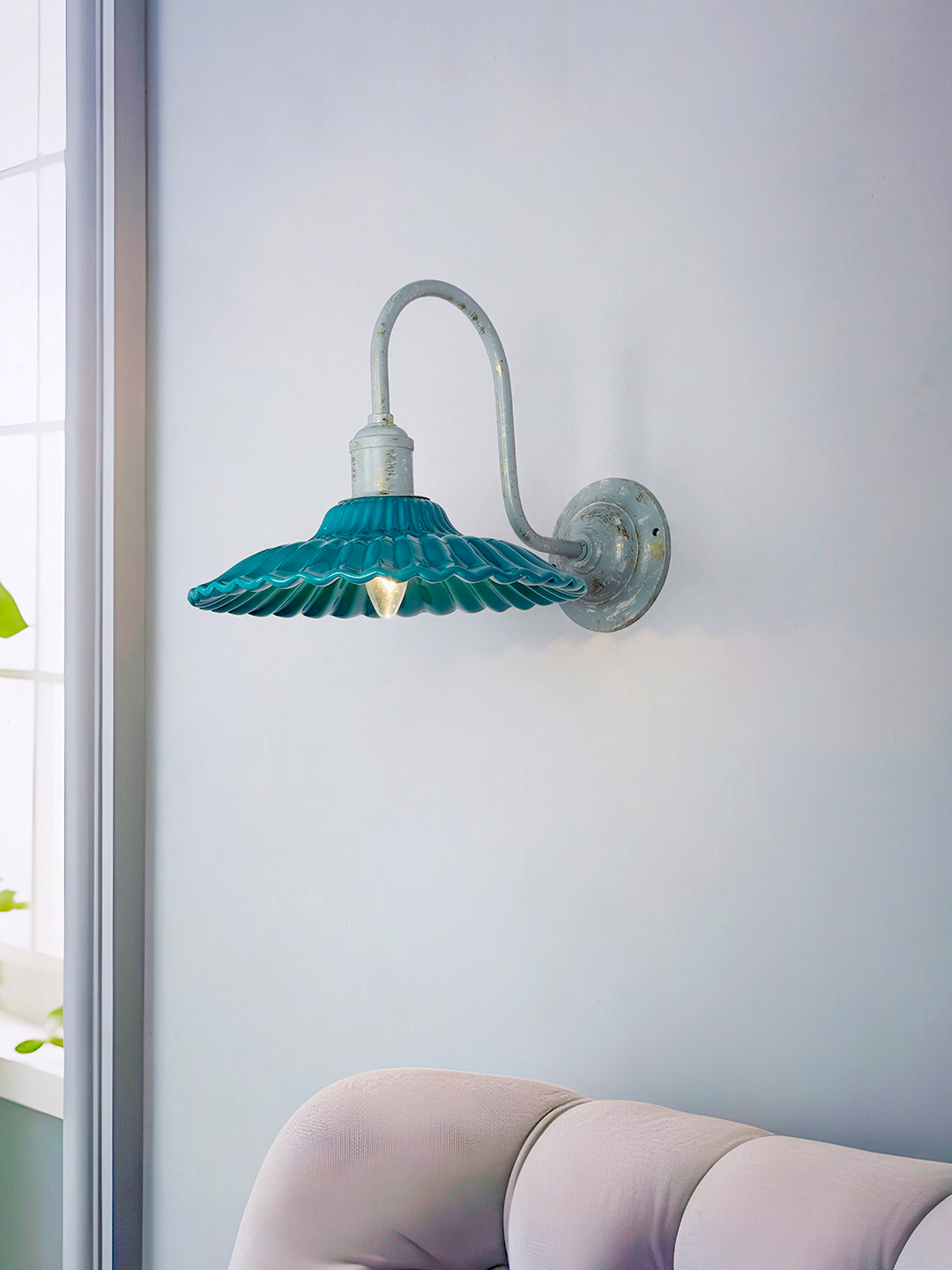 Ceramic Wall Sconce with Teal Ribbed Plate Design