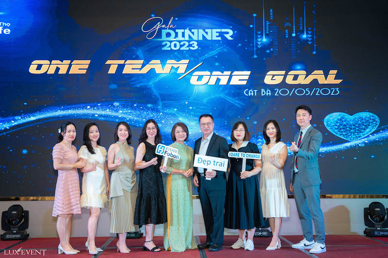 Gala Dinner mặc gì? Mẫu trang phục dự tiệc Gala Dinner sang trọng